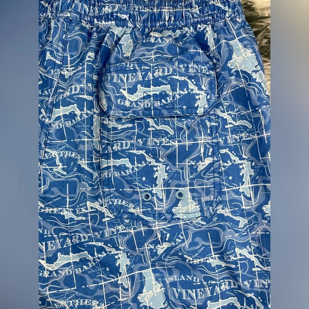 Vineyard Vines Men's Swim Trunks Size Medium Blue White Whales